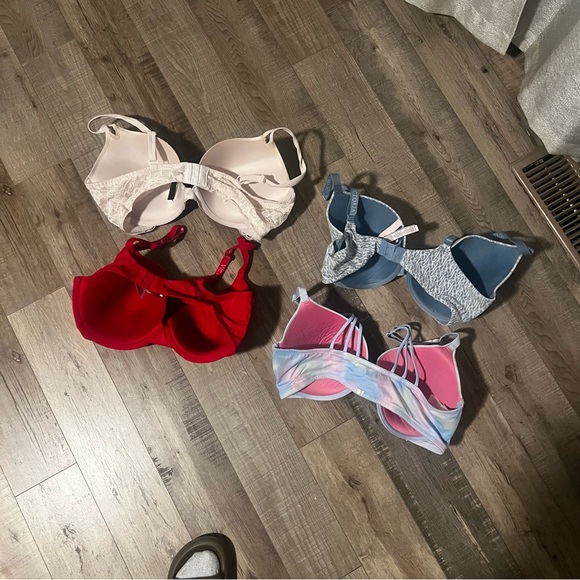 Bundle of Victoria secret bras - Picture 2 of 8
